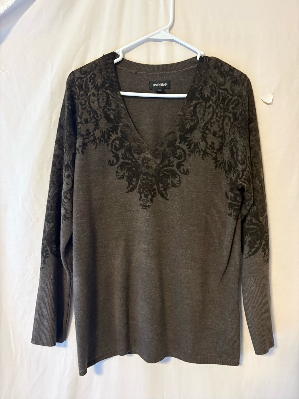 Avenue Brown V-Neck Damask Print Sweater